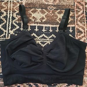Kindred Bravely hands free pumping/nursing bra.